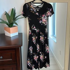 ASOS black floral short sleeved midi dress (US 2) ✨